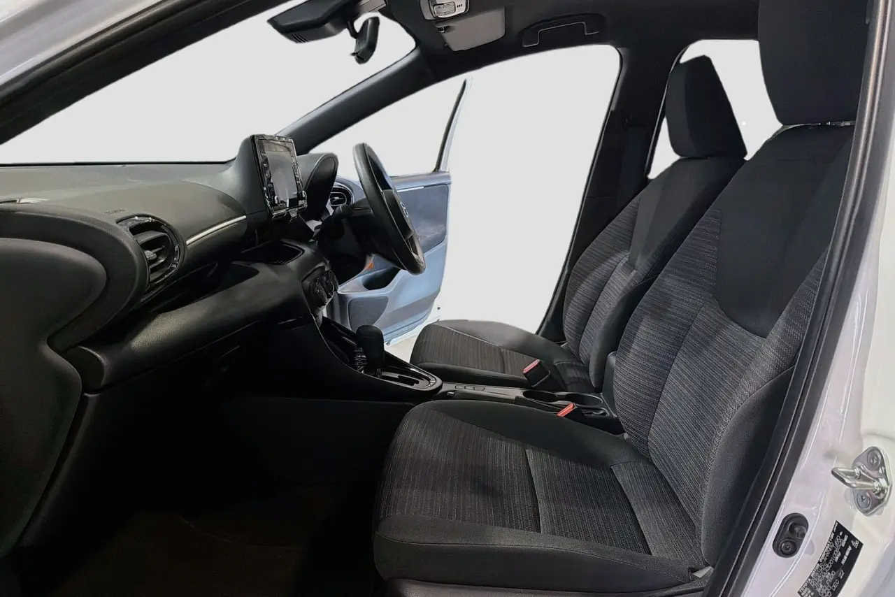 2023 Toyota Yaris Gallery Image 25