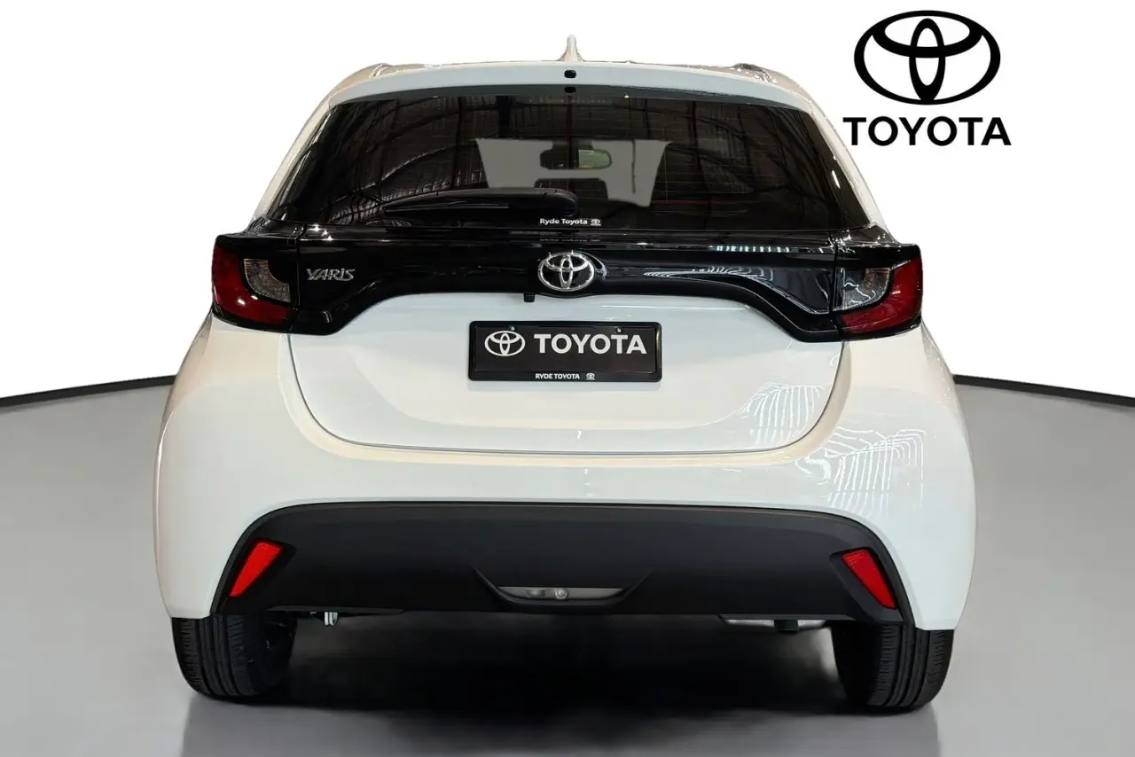 2023 Toyota Yaris Gallery Image 7