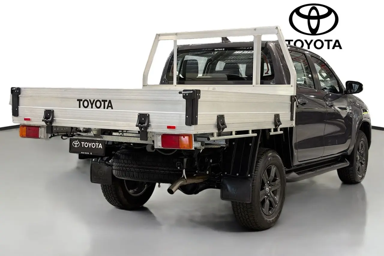 2025 Toyota Hilux Gallery Image 10
