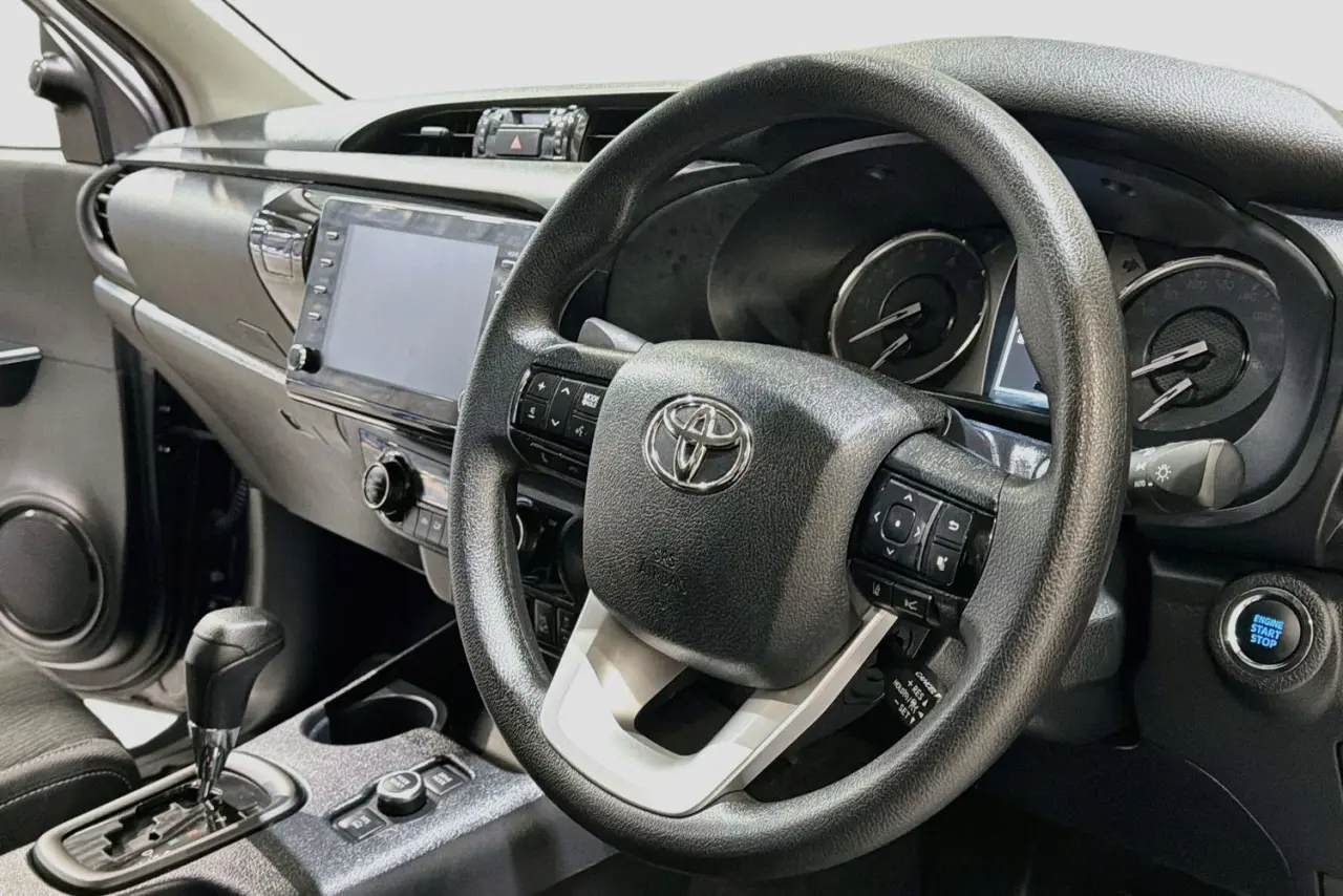 2025 Toyota Hilux Gallery Image 14