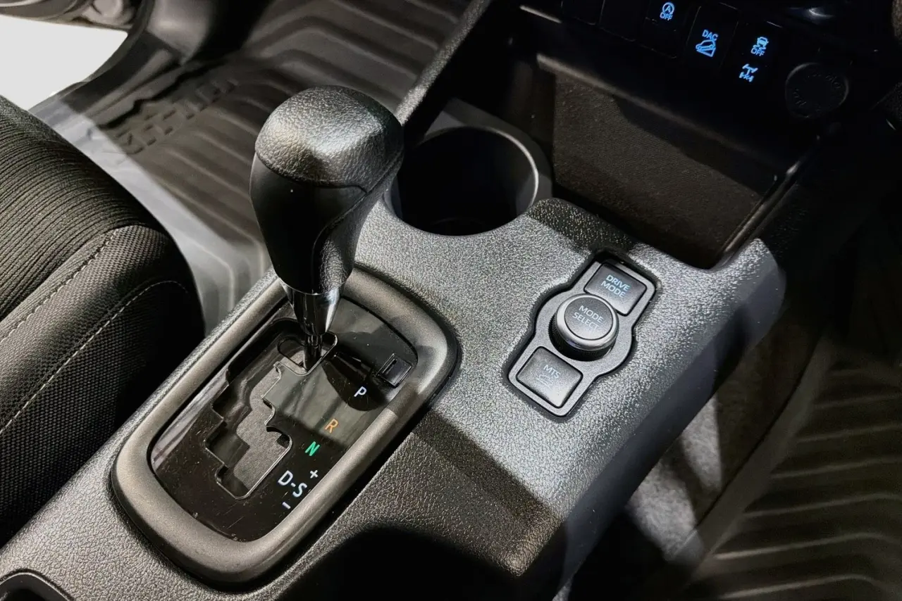 2025 Toyota Hilux Gallery Image 18