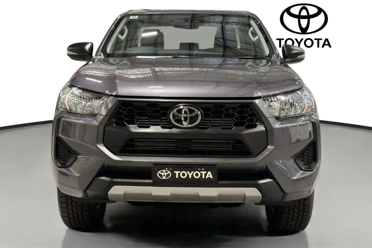 2025 Toyota Hilux Gallery Image 2