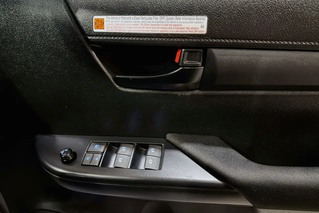 2025 Toyota Hilux Gallery Image 24