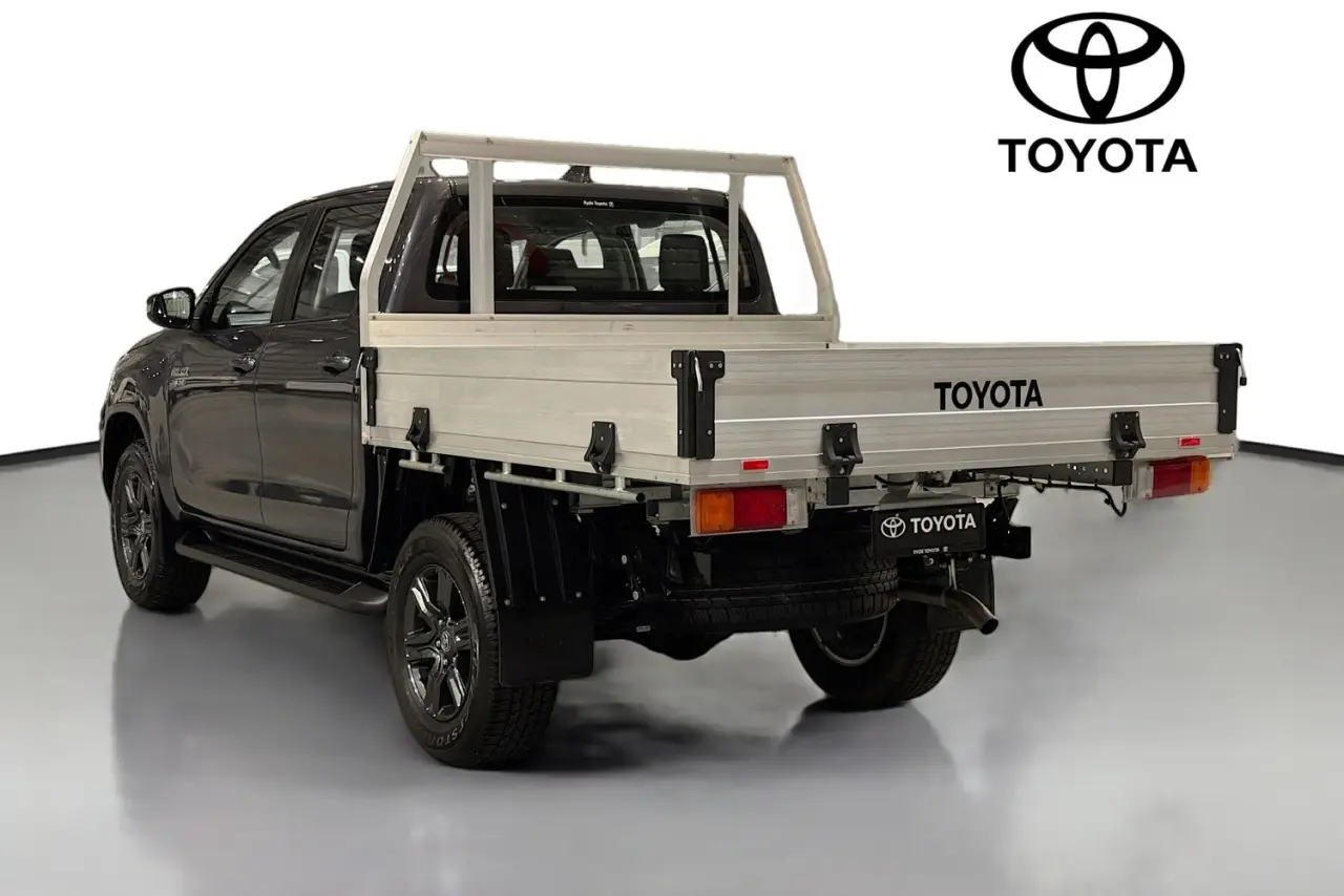 2025 Toyota Hilux Gallery Image 6