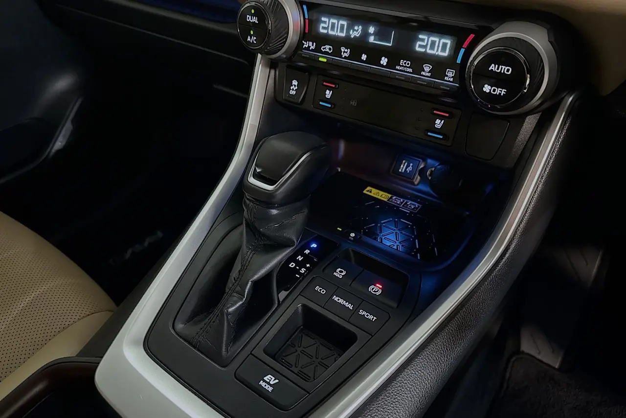 2024 Toyota RAV4 Gallery Image 18