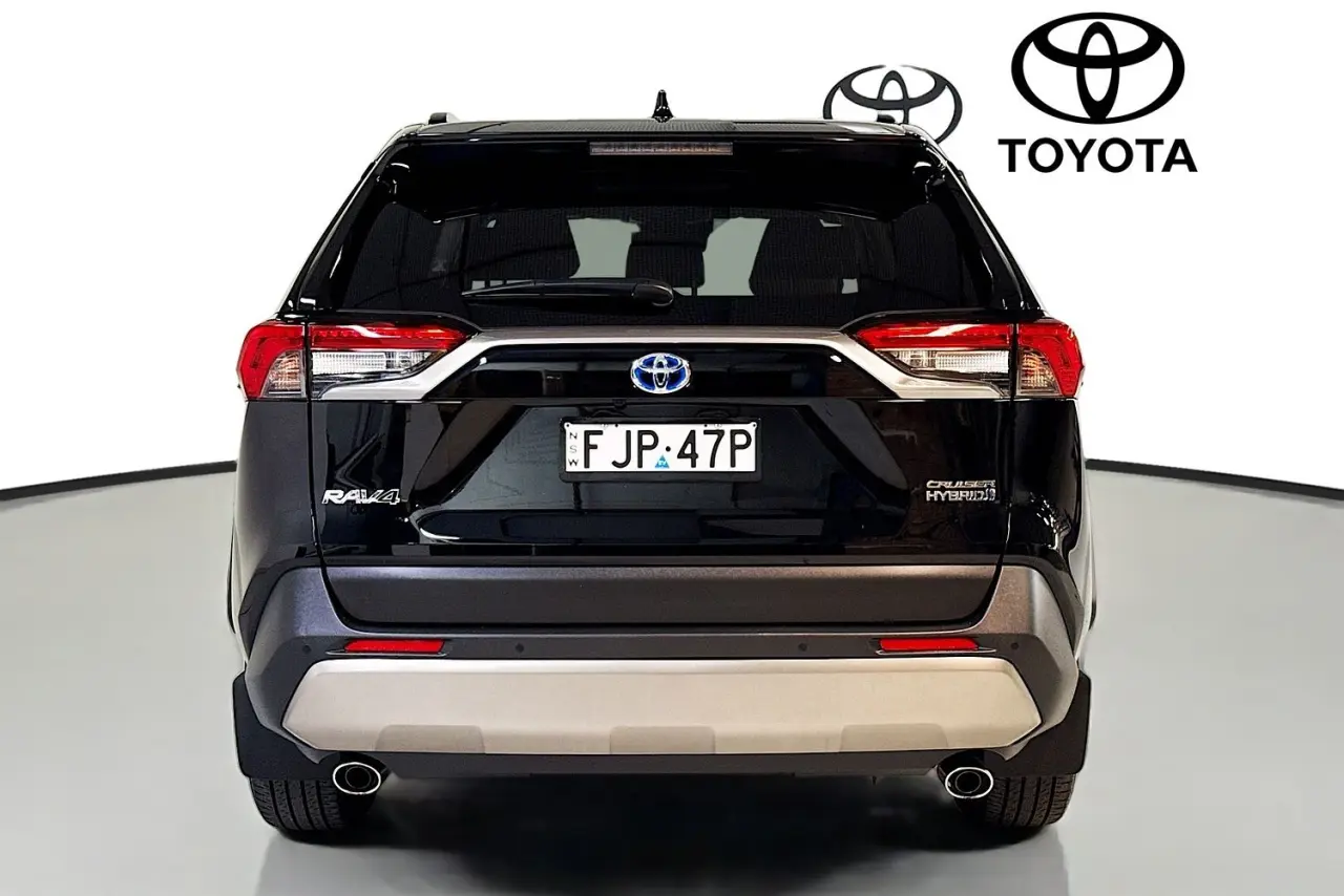 2024 Toyota RAV4 Gallery Image 7