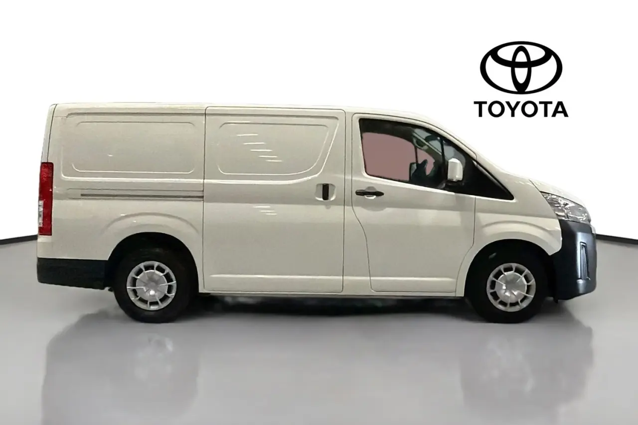 2022 Toyota Hiace Gallery Image 11