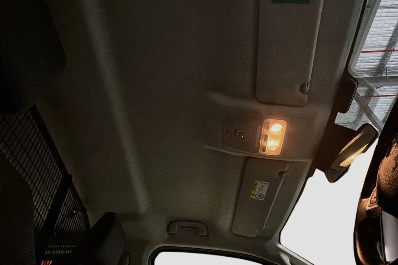 2022 Toyota Hiace Gallery Image 12