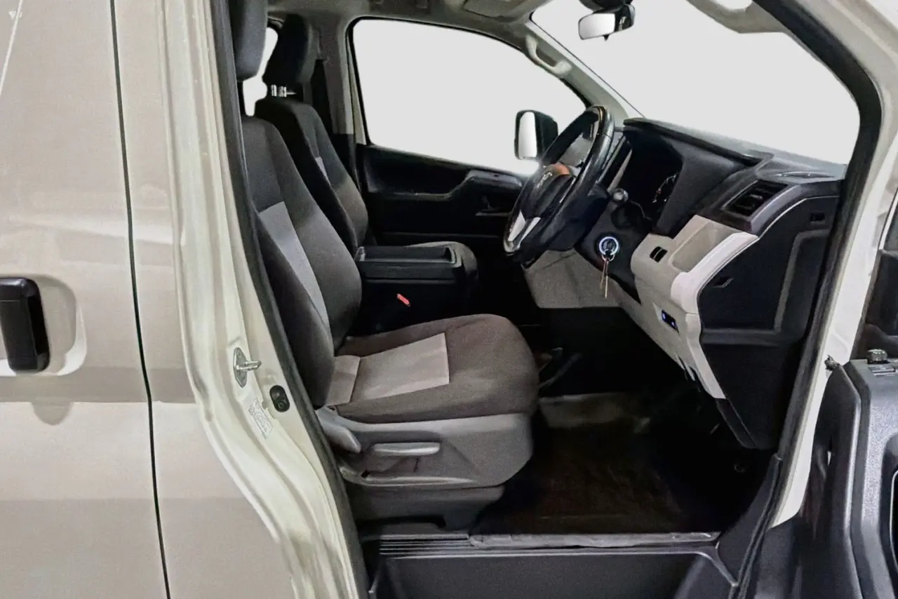 2022 Toyota Hiace Gallery Image 13