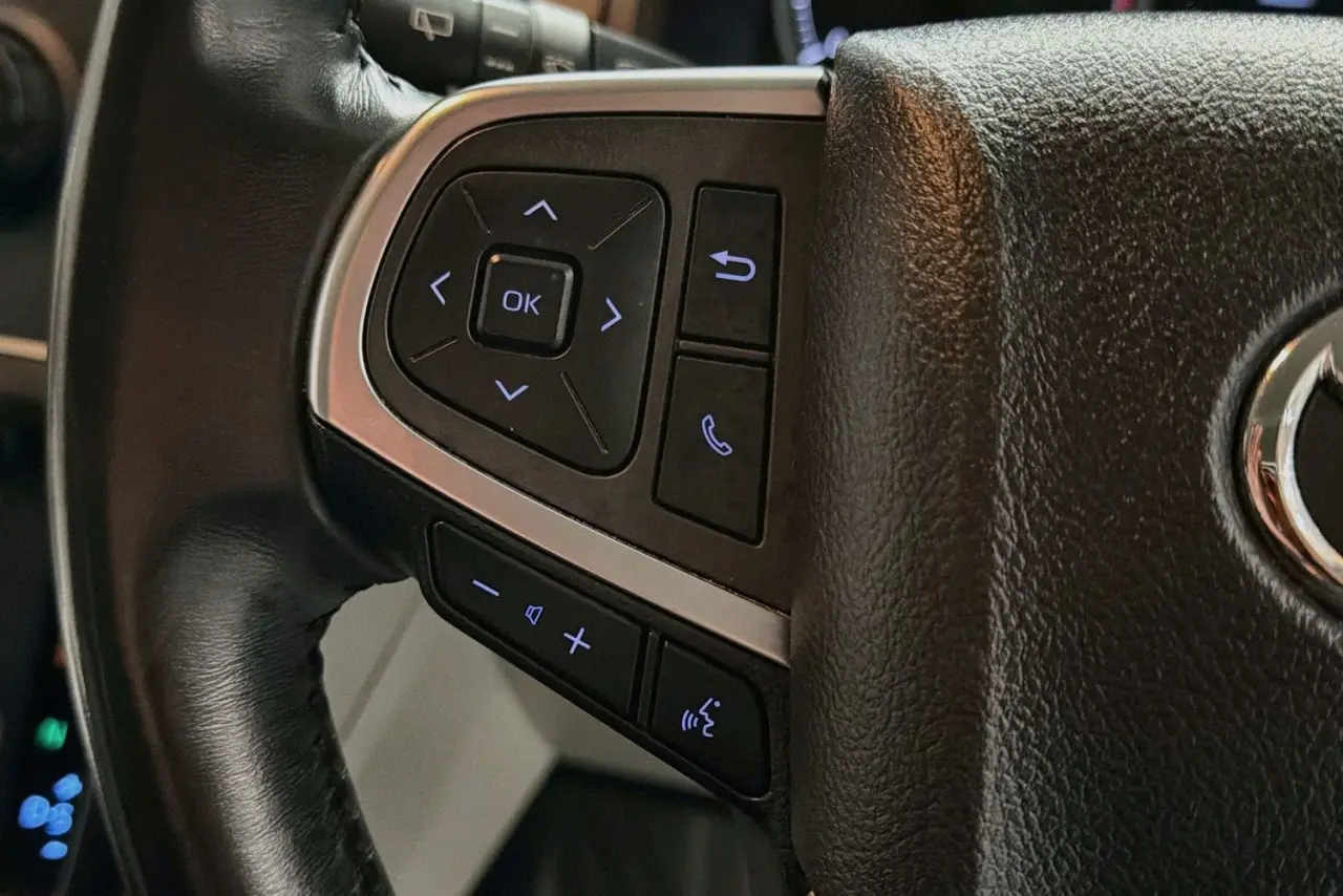 2022 Toyota Hiace Gallery Image 19