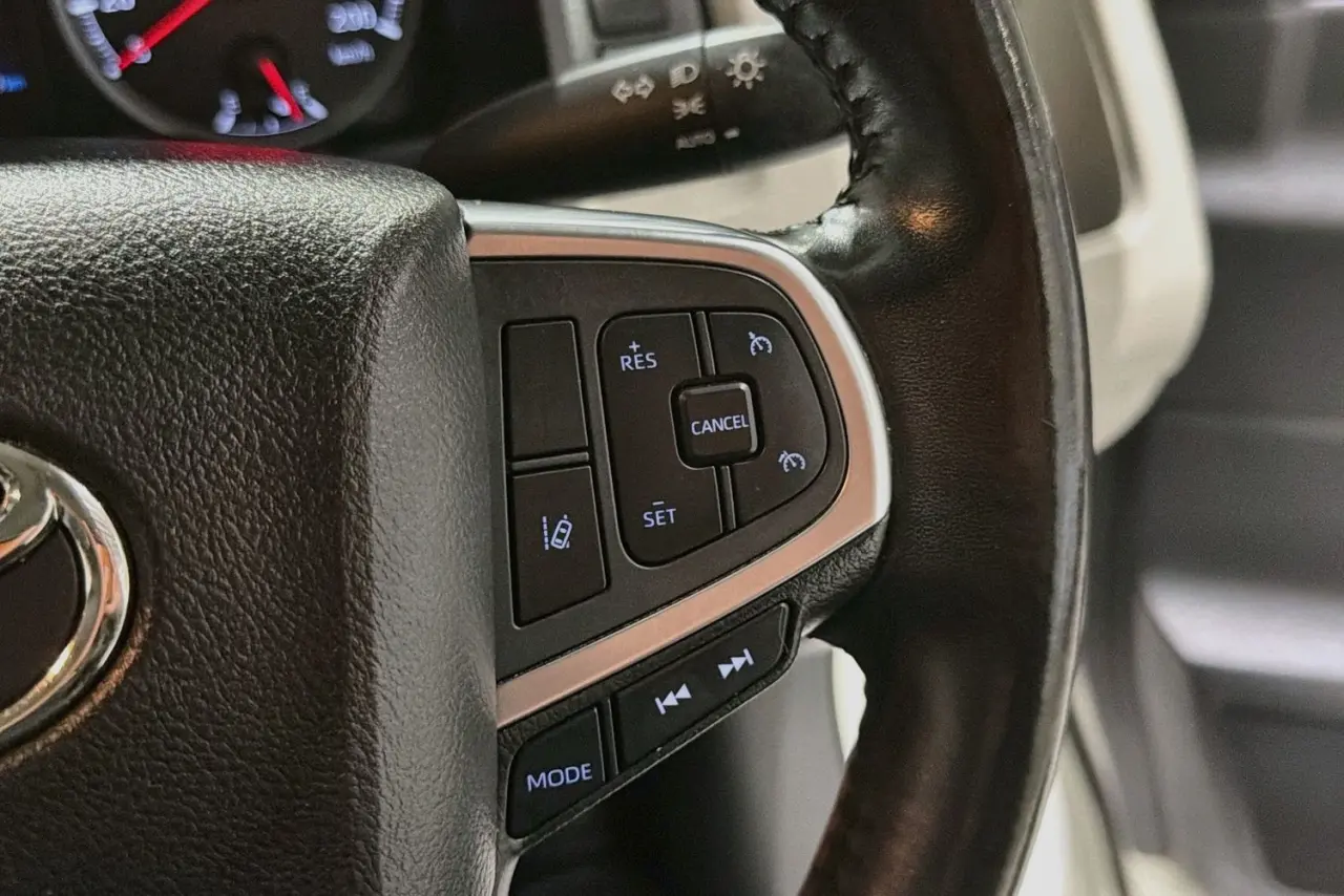 2022 Toyota Hiace Gallery Image 20