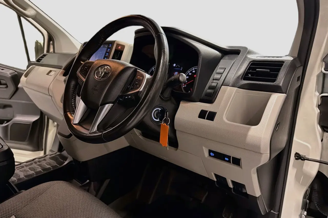 2022 Toyota Hiace Gallery Image 23