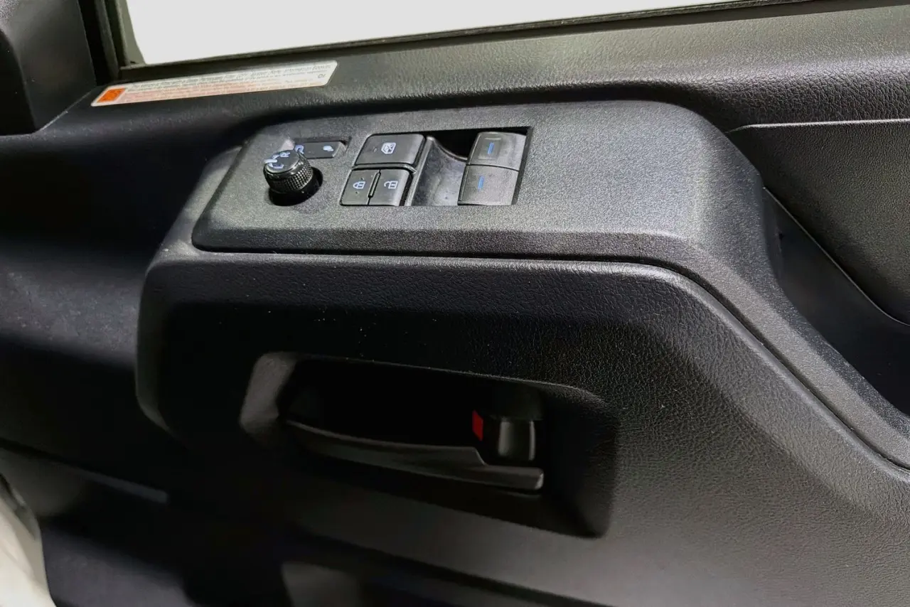 2022 Toyota Hiace Gallery Image 24
