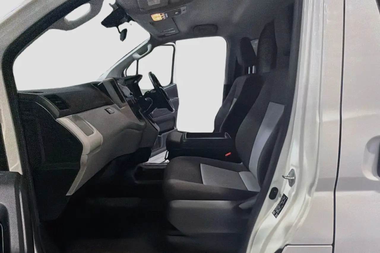 2022 Toyota Hiace Gallery Image 25