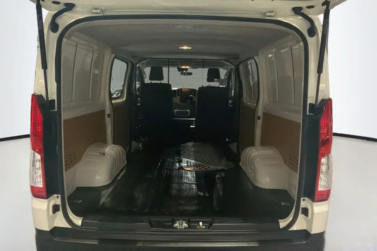 2022 Toyota Hiace Gallery Image 27