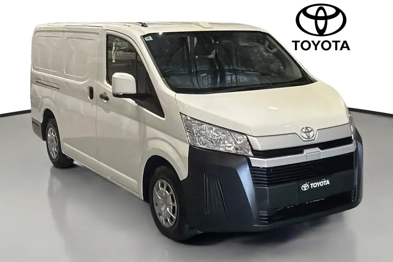 2022 Toyota Hiace Gallery Image 31