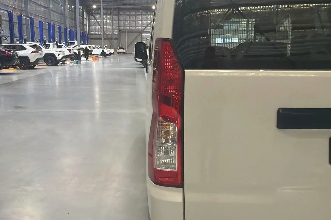 2022 Toyota Hiace Gallery Image 8