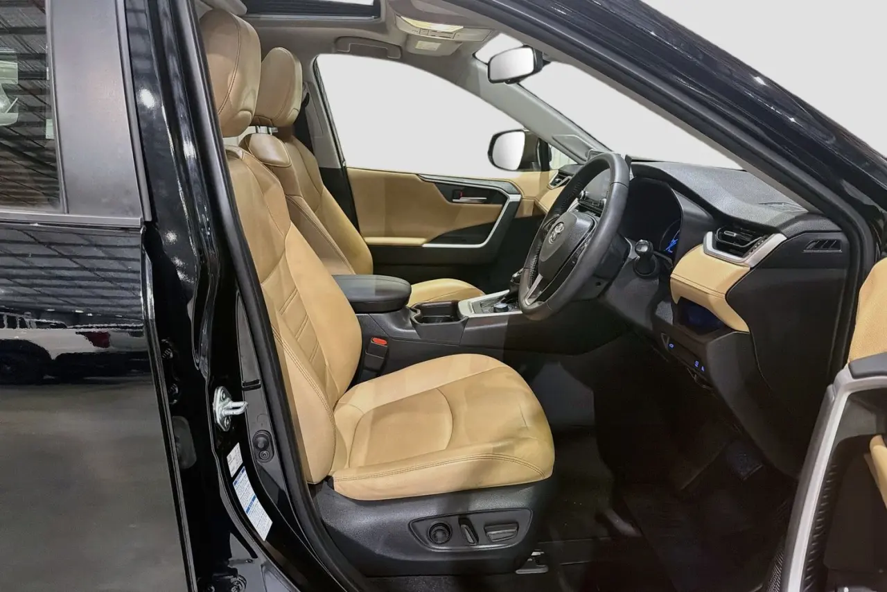 2020 Toyota RAV4 Gallery Image 13