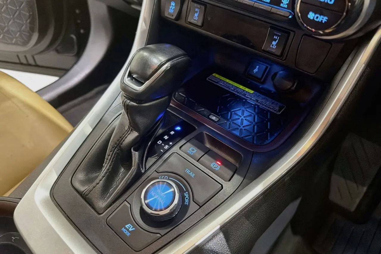 2020 Toyota RAV4 Gallery Image 18