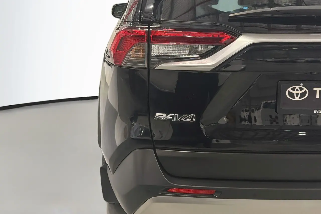 2020 Toyota RAV4 Gallery Image 8
