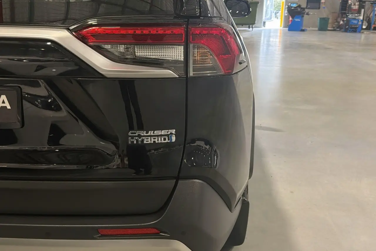 2020 Toyota RAV4 Gallery Image 9