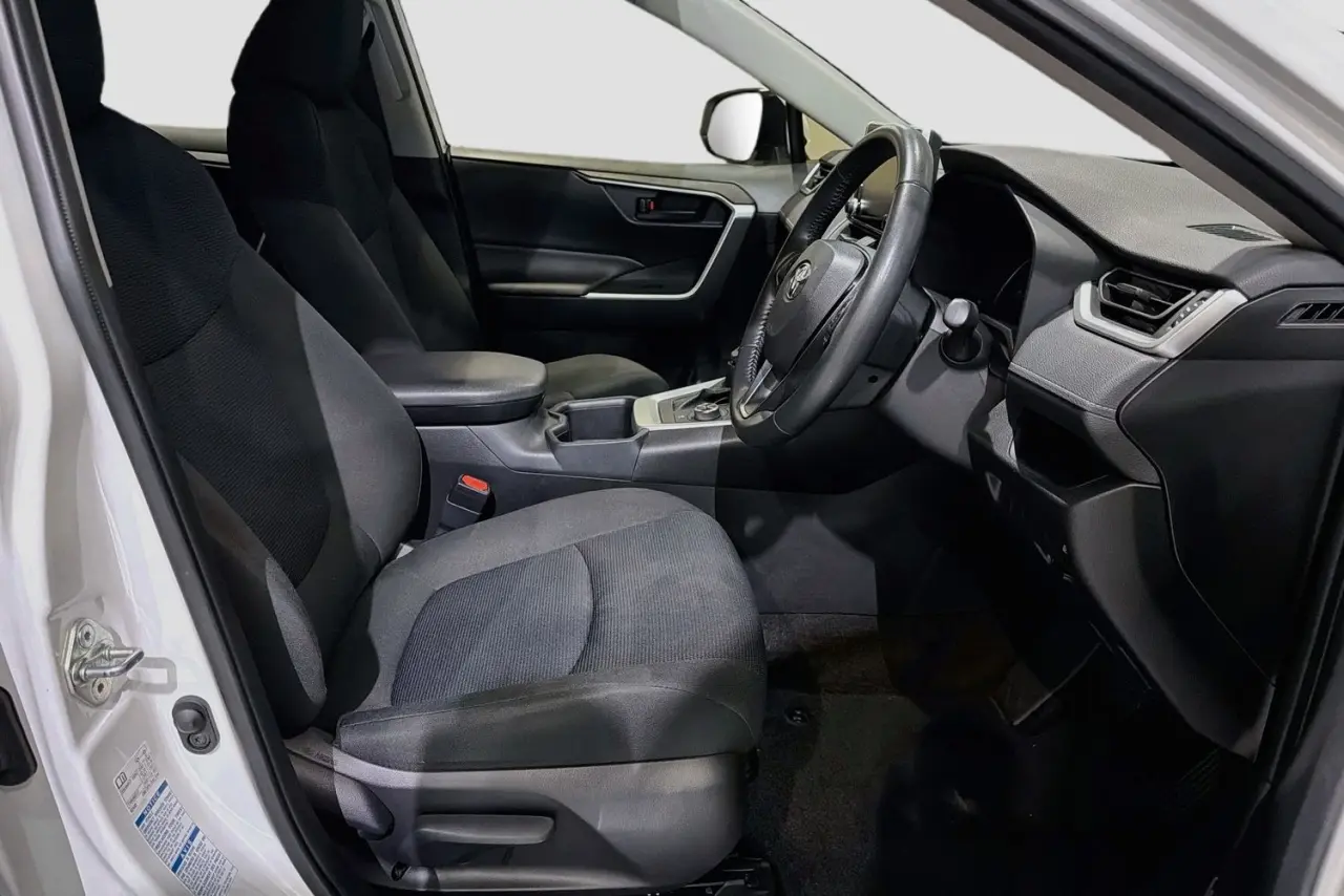 2022 Toyota RAV4 Gallery Image 13