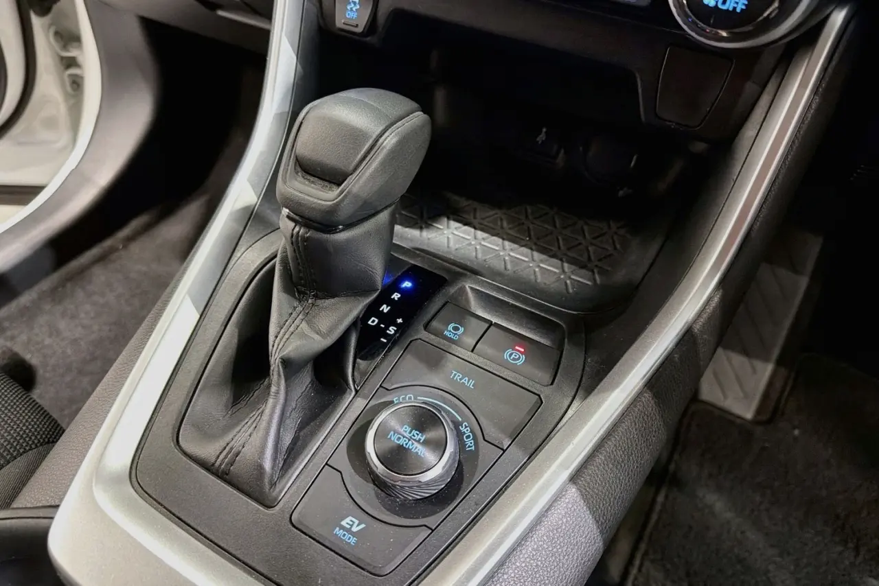 2022 Toyota RAV4 Gallery Image 18