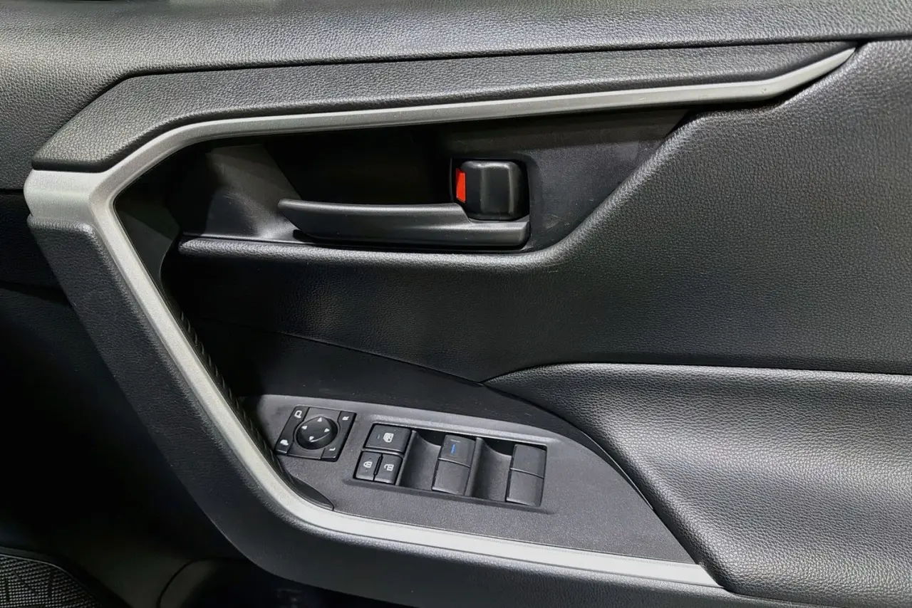 2022 Toyota RAV4 Gallery Image 24