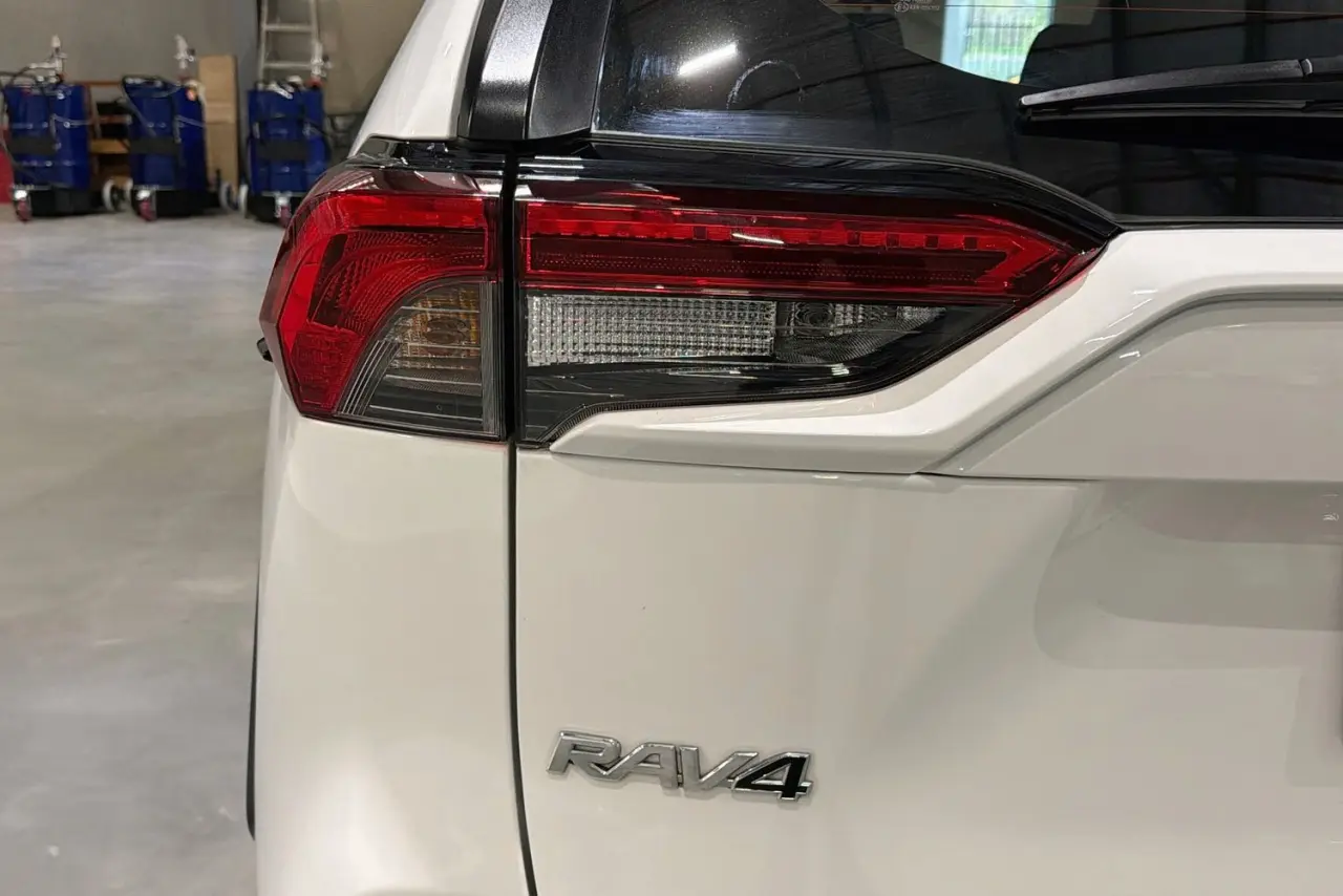 2022 Toyota RAV4 Gallery Image 8