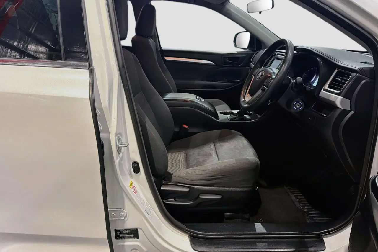 2016 Toyota Kluger Gallery Image 13