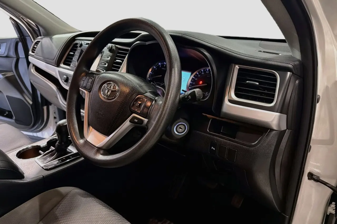2016 Toyota Kluger Gallery Image 23