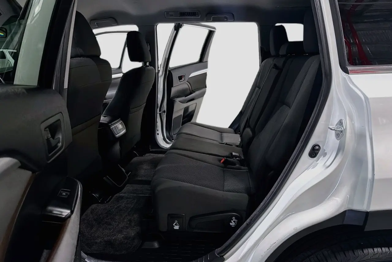 2016 Toyota Kluger Gallery Image 26