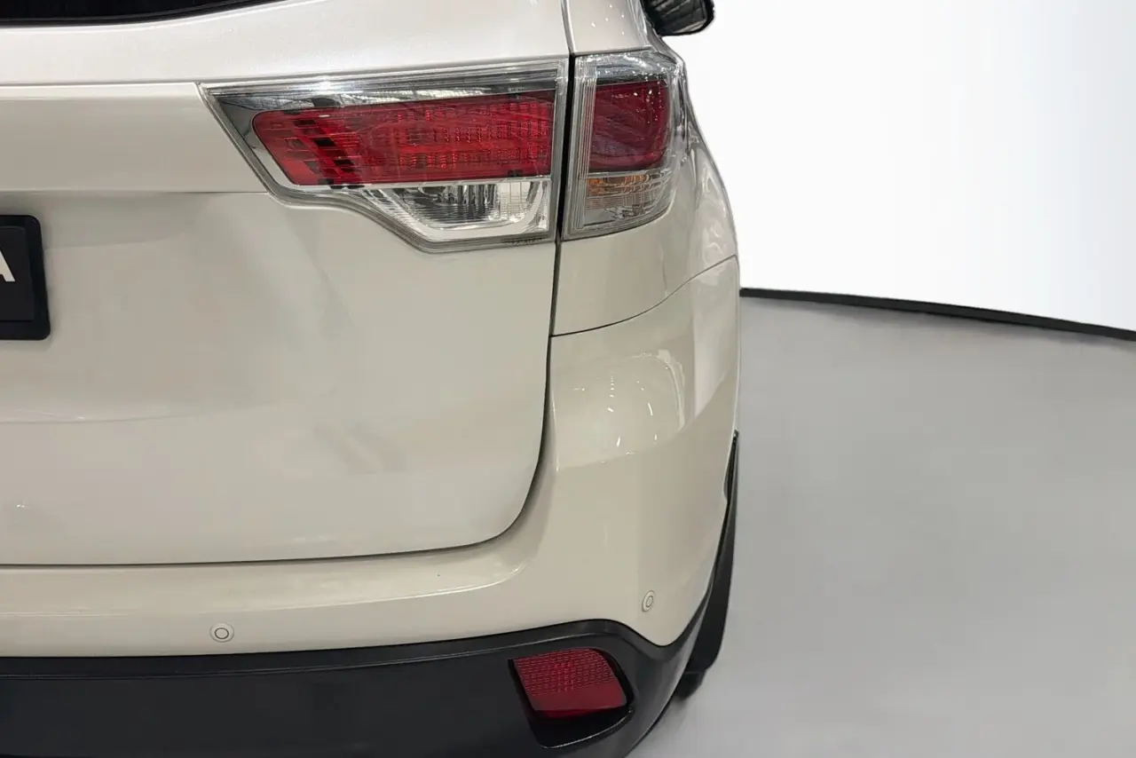 2016 Toyota Kluger Gallery Image 9