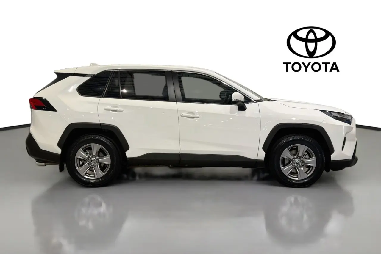 2022 Toyota RAV4 Gallery Image 11