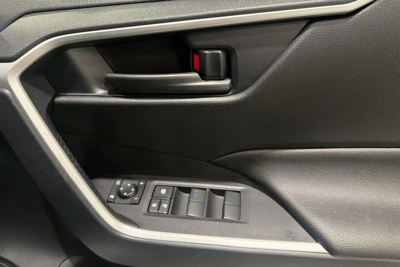 2022 Toyota RAV4 Gallery Image 24