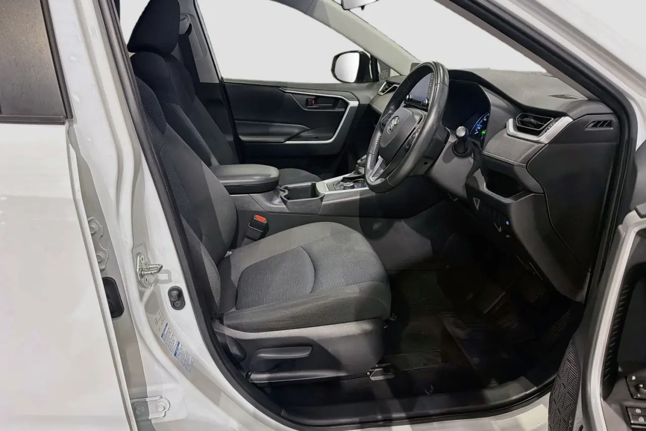 2022 Toyota RAV4 Gallery Image 13
