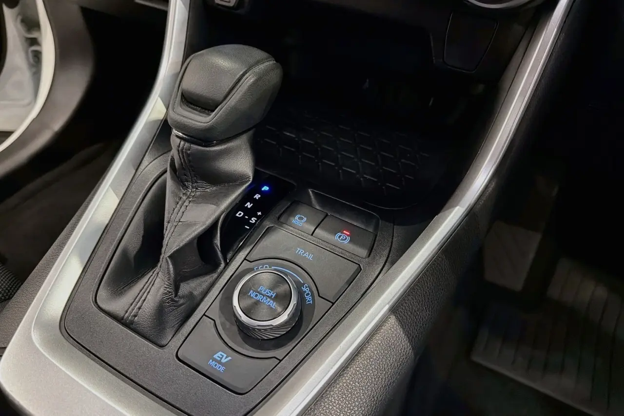 2022 Toyota RAV4 Gallery Image 18