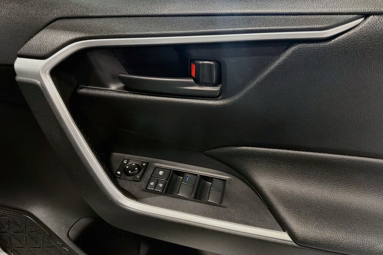 2022 Toyota RAV4 Gallery Image 24
