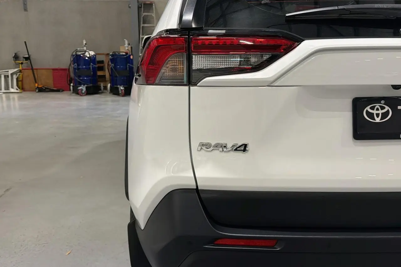 2022 Toyota RAV4 Gallery Image 8