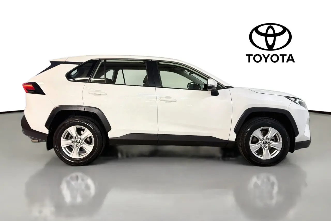 2020 Toyota RAV4 Gallery Image 11