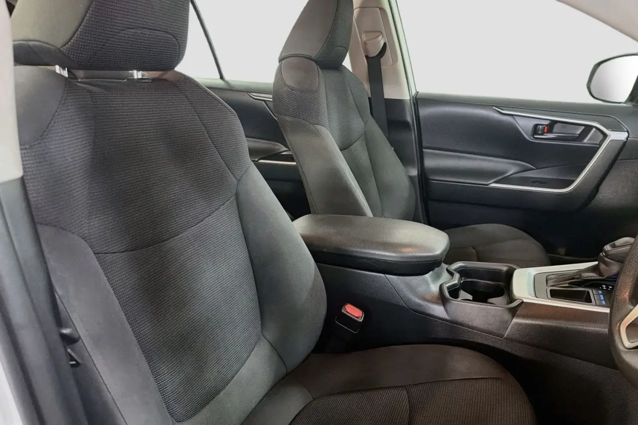 2020 Toyota RAV4 Gallery Image 13