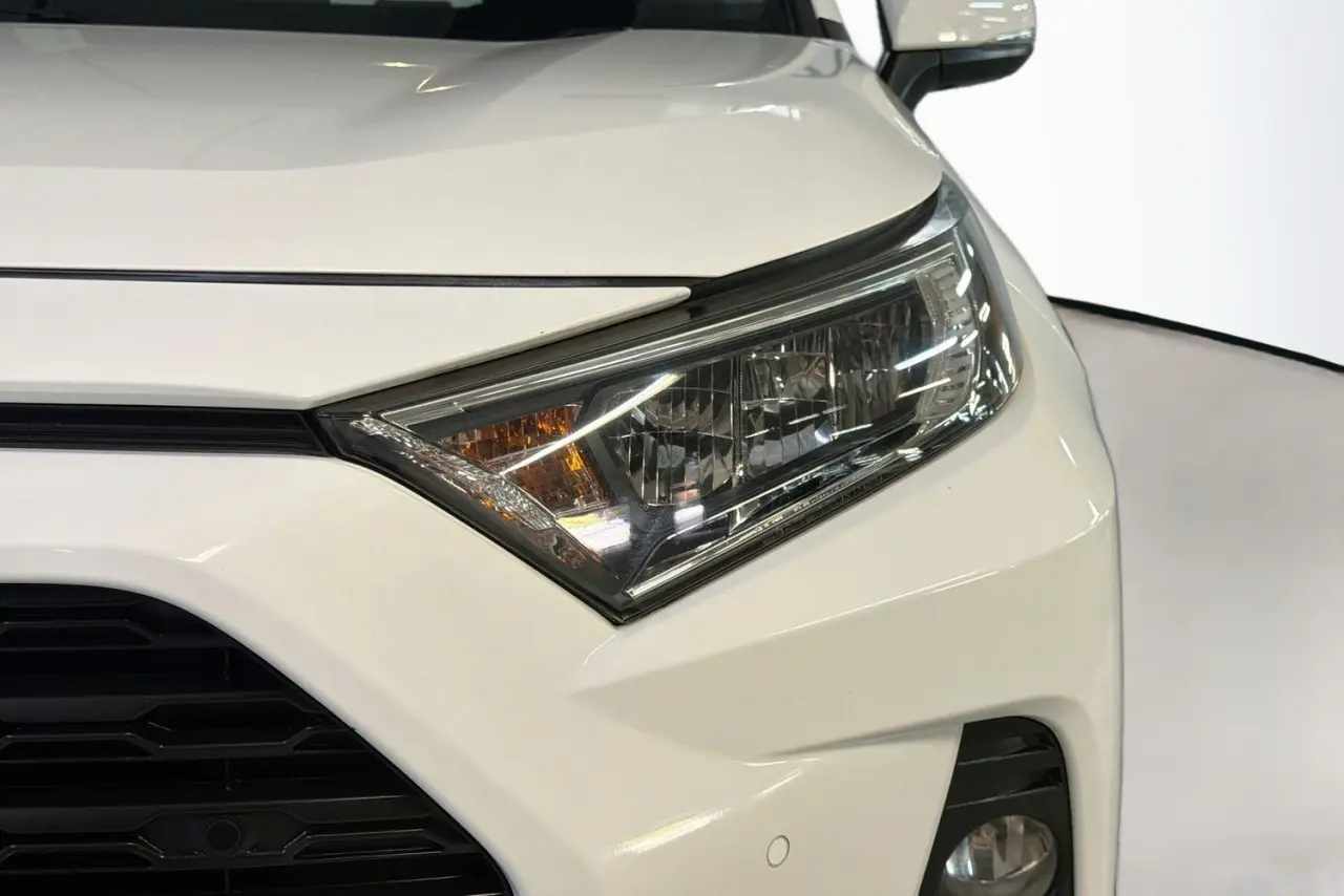 2020 Toyota RAV4 Gallery Image 3