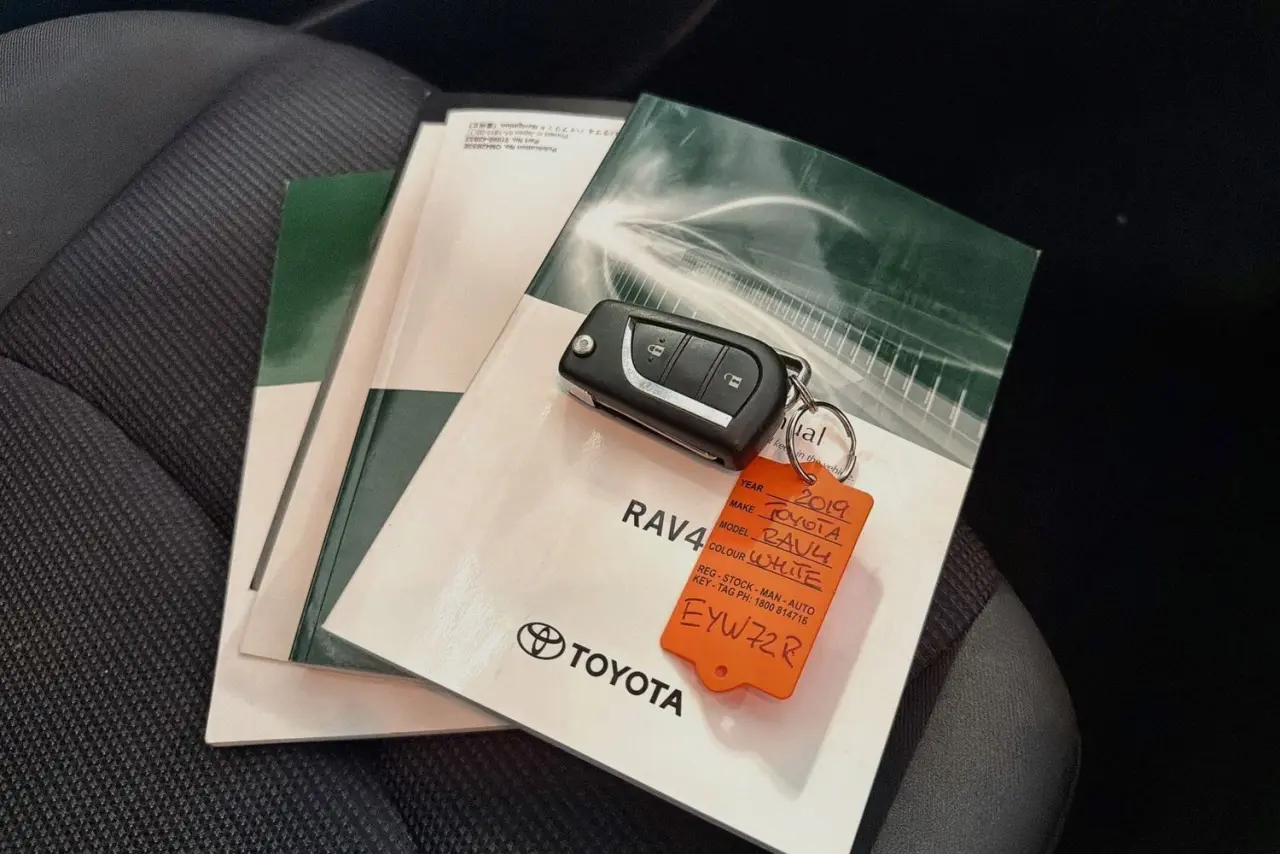 2020 Toyota RAV4 Gallery Image 30