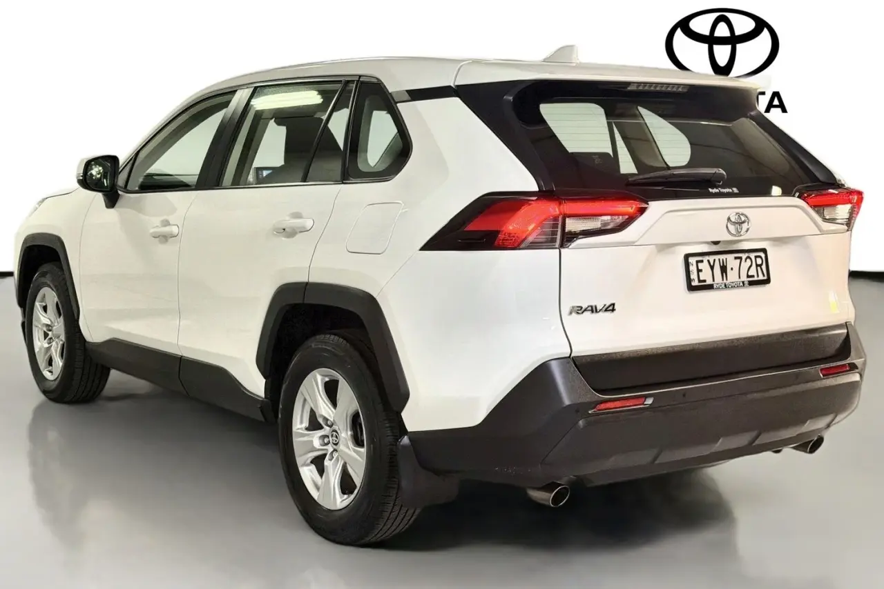 2020 Toyota RAV4 Gallery Image 6