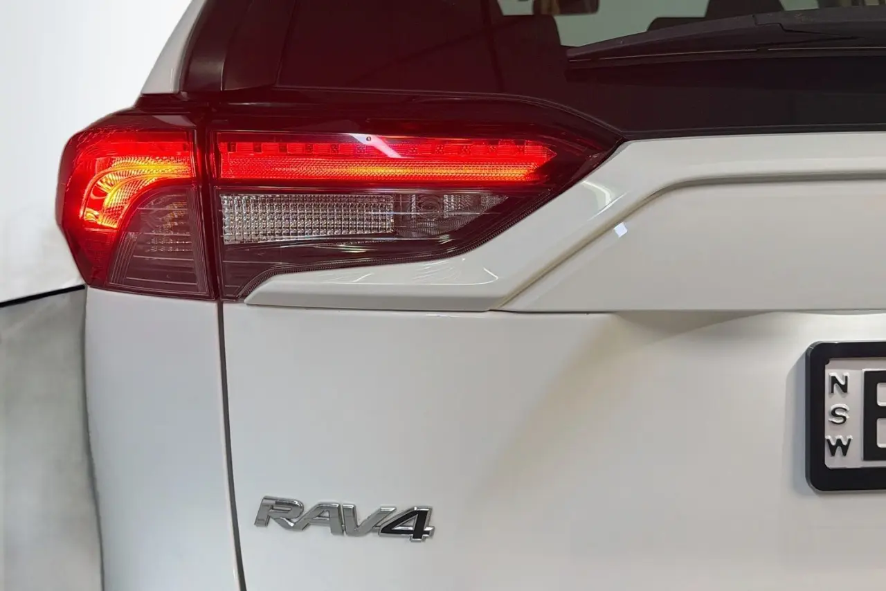 2020 Toyota RAV4 Gallery Image 8