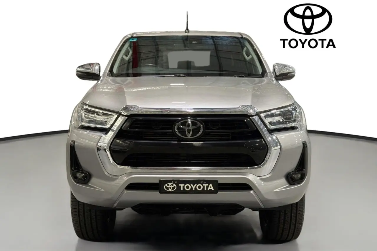 2021 Toyota Hilux Gallery Image 2