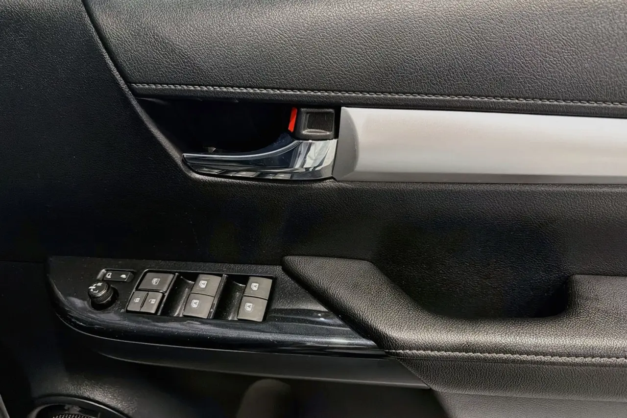 2021 Toyota Hilux Gallery Image 24