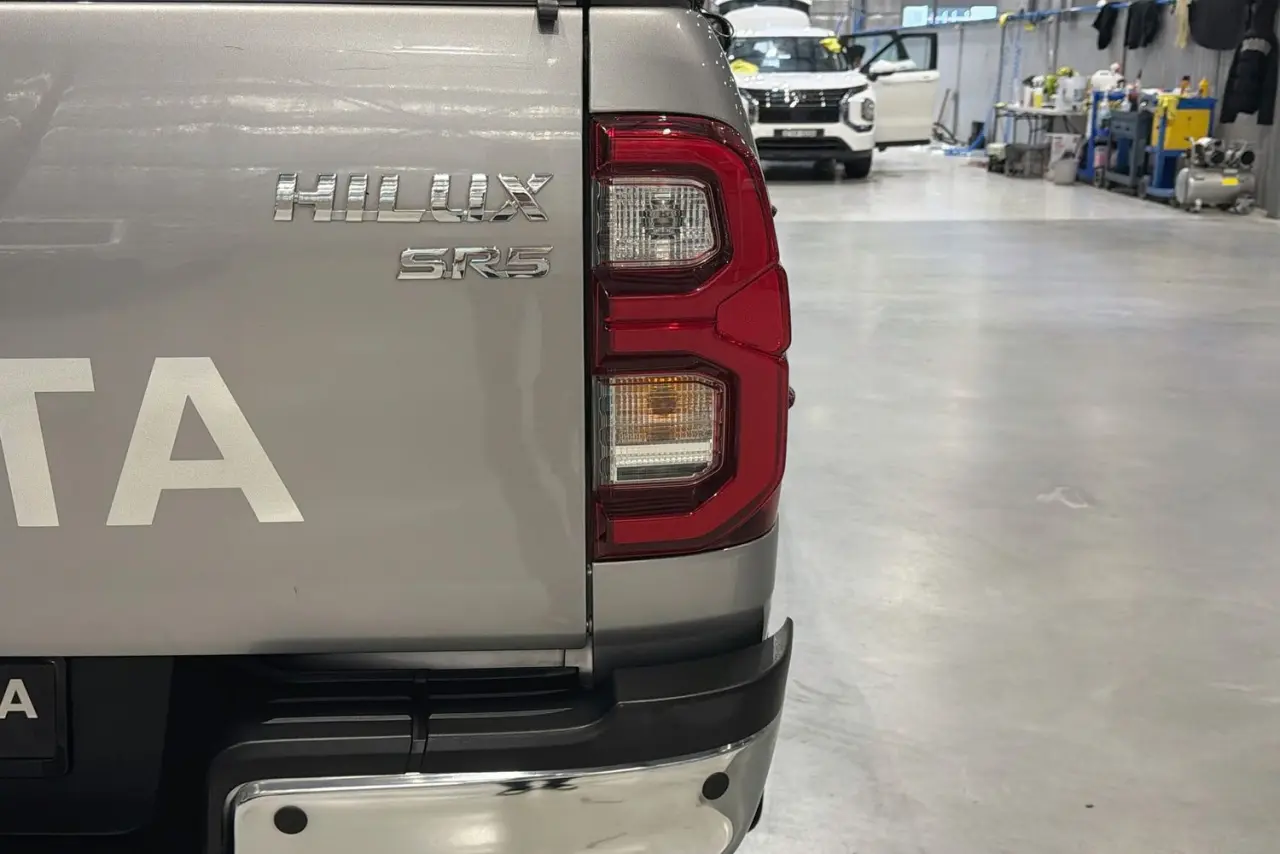 2021 Toyota Hilux Gallery Image 9