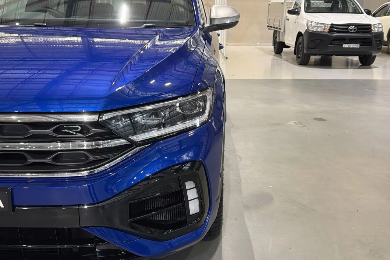 2023 Volkswagen T-Roc Gallery Image 3
