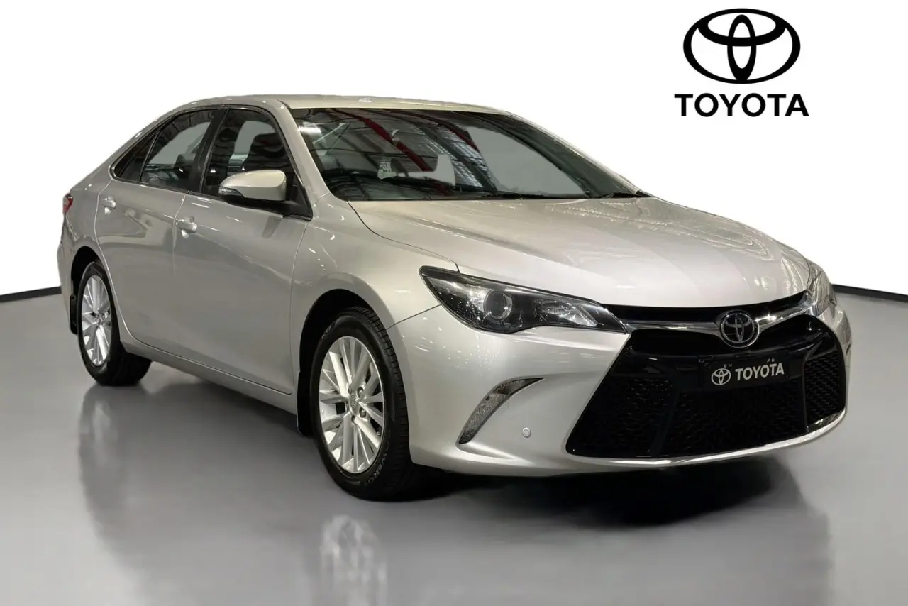 2016 Toyota Camry Gallery Image 1